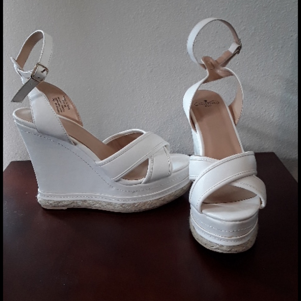 High heel wedge sandals with rope detail.